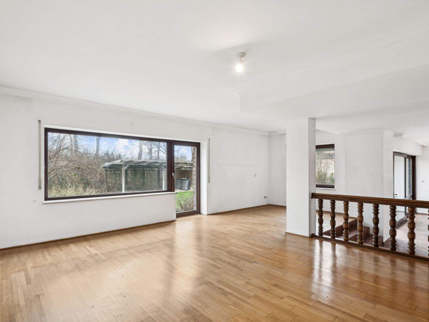 Immobilie in Königsbrunn - Einfamilienhaus in Königsbrunn mit bester Infrastruktur und schönem Garten - Bild 4