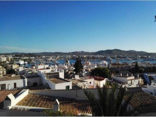 Haus zur Miete 3.900 € 2 Zimmer 120 m² >Carrer de Sant Lluís > Ibiza Stadt 07800