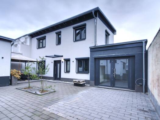 Mehrfamilienhaus zur Miete 1.800 € 4 Zimmer 92 m² 240 m² Grundstück frei ab 01.11.2026 Dietzenbach Dietzenbach 63128