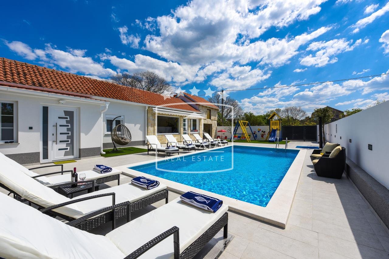 Villa zum Kauf 980.000 € 4 Zimmer 176 m²<br/>Wohnfläche 451 m²<br/>Grundstück Zadar, Crno