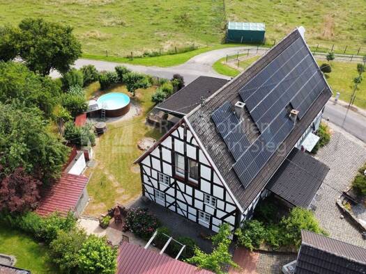 Einfamilienhaus zum Kauf 419.000 € 7 Zimmer 238 m² 1.101 m² Grundstück Nümbrecht 51588