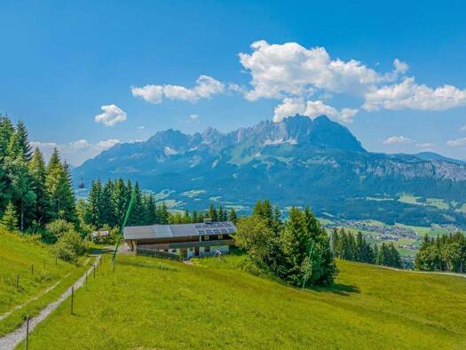 Bauernhaus zum Kauf 3.900.000 € 6 Zimmer 300 m² 2.943 m² Grundstück St. Johann in Tirol 6380