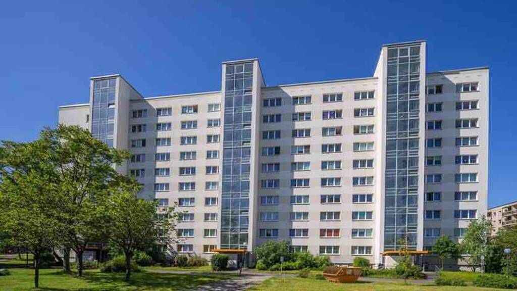 Wohnung zur Miete 402 € 2 Zimmer 50,6 m² 3. Geschoss frei ab 02.05.2026 Berzdorfer Str. 10 Prohlis-Nord Dresden 01239