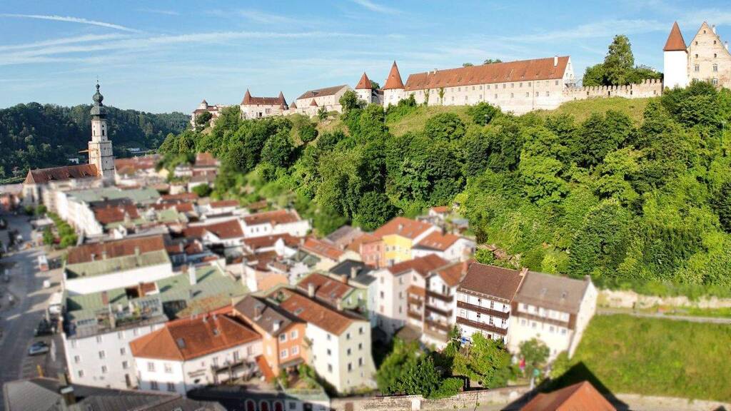 Stadthaus zum Kauf 250.000 € 6 Zimmer 136,1 m² 267 m² Grundstück Burghausen 84489