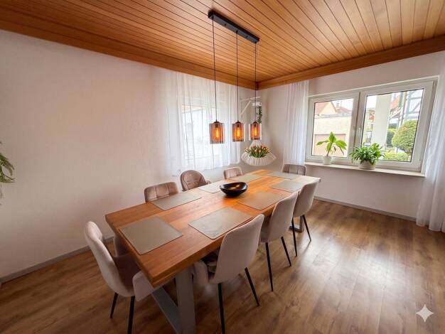 Einfamilienhaus zum Kauf 649.000 € 9 Zimmer 216 m² 615 m² Grundstück Neckarwestheim 74382