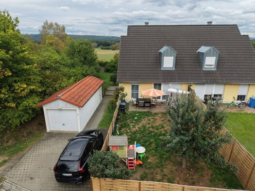 Doppelhaushälfte zum Kauf provisionsfrei 264.000 € 4 Zimmer 127 m² 413 m² Grundstück frei ab sofort Eschenbach Eschenbach i.d.OPf. 92676