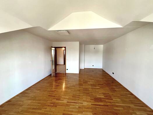 Wohnung zur Miete 1.150 € 3 Zimmer 80 m² Geschoss 1/3 frei ab sofort Bräugasse 7 Haslach Traunstein 83278