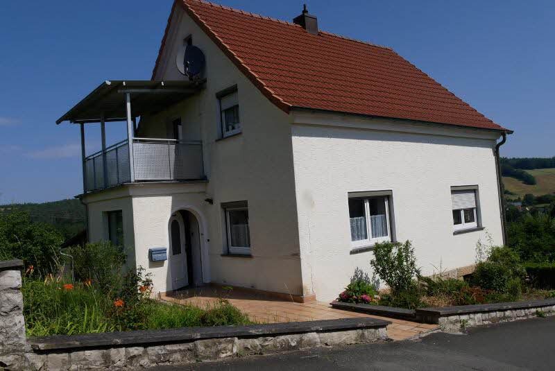 Einfamilienhaus zum Kauf 165.000 € 5 Zimmer 108 m²<br/>Wohnfläche 427 m²<br/>Grundstück Schneckenlohe Schneckenlohe 96277