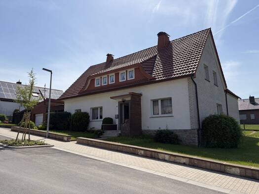 Einfamilienhaus zum Kauf 245.000 € 8 Zimmer 218 m² 1.064 m² Grundstück Bühne Borgentreich 34434