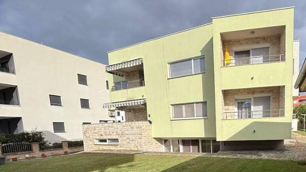 Haus zum Kauf 1.200.000 € 14 Zimmer 420 m² Diklo - Puntamika