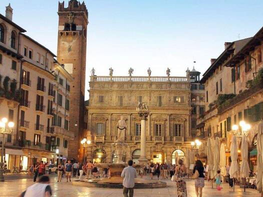 Haus zum Kauf 3.300.000 € 36 Zimmer 1.200 m² 1.200 m² Grundstück Verona