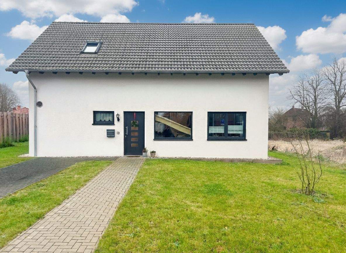 Immobilie in Lindau (Bodensee) - Einziehen statt bauen Neuwertiges Zuhause mit moderner Energieeffizienz und Platz für die Familie - Bild 0