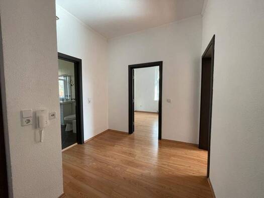 Wohnung zur Miete 350 € 2 Zimmer 60 m² 1. Geschoss frei ab sofort Crimmitschau 08451