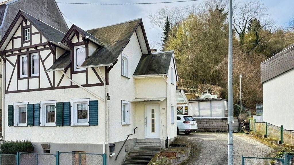Einfamilienhaus zum Kauf 215.000 € 3,5 Zimmer 90 m² 1.330 m² Grundstück frei ab sofort Segendorf Neuwied 56567