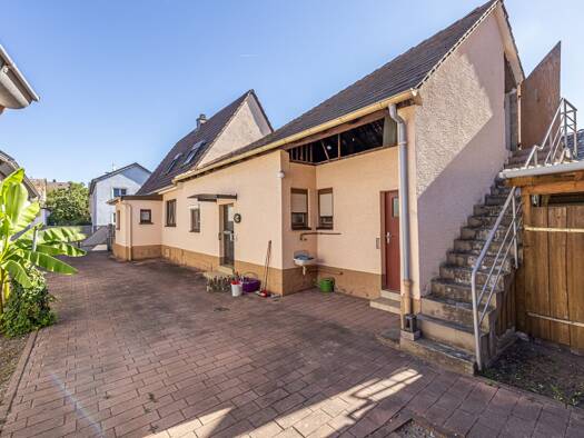 Haus zum Kauf 749.000 € 9 Zimmer 179 m² 703 m² Grundstück Eggenstein Eggenstein-Leopoldshafen 76344