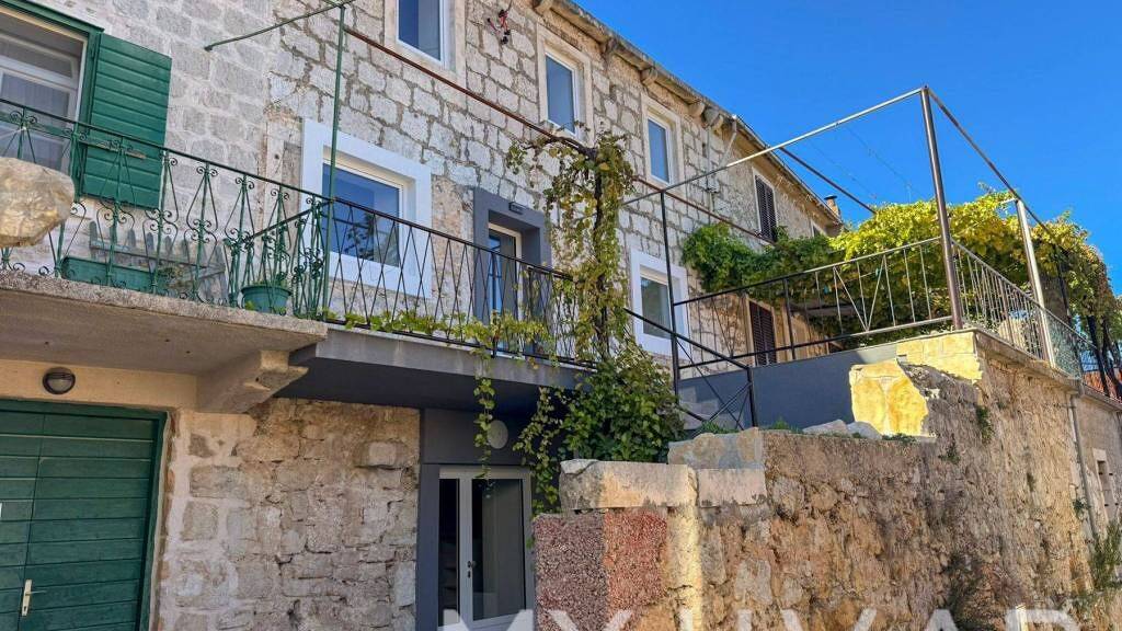 Haus zum Kauf 640.000 € 11 Zimmer 212 m² Jelsa