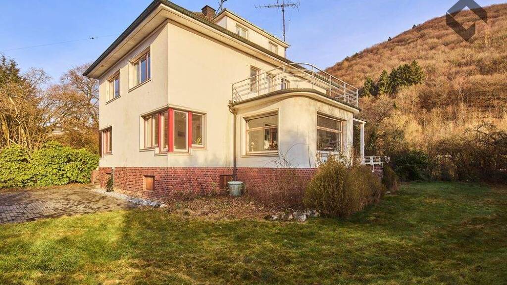 Villa zum Kauf provisionsfrei 349.500 € 9 Zimmer 261,3 m² 1.772 m² Grundstück Meggen Lennestadt 57368