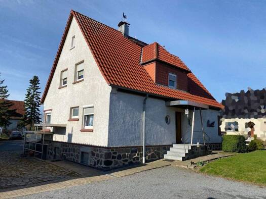 Einfamilienhaus zum Kauf provisionsfrei 220.000 € 7 Zimmer 123 m² 3.045 m² Grundstück Penzlin 17217