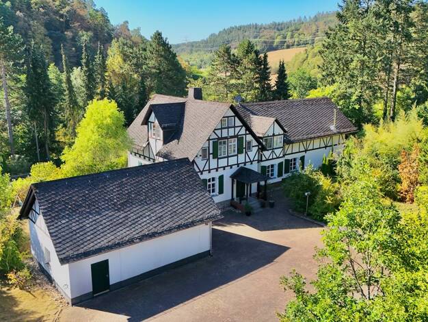 Haus zur Miete 5.000 € 9 Zimmer 467 m² 5.143 m² Grundstück Eibach Dillenburg 35689