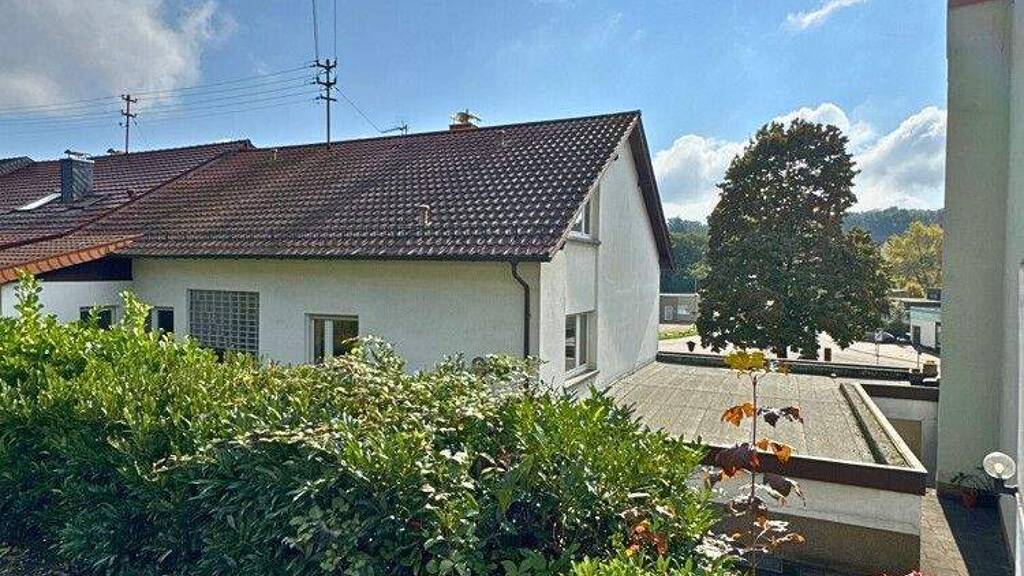 Mehrfamilienhaus zum Kauf 309.000 € 8 Zimmer 189 m² 679 m² Grundstück Quierschieder Straße 63 Fischbach Quierschied 66287