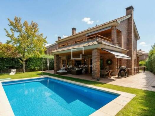 Haus zum Kauf 1.395.000 € 422 m² 606 m² Grundstück Las Rozas de Madrid 28232