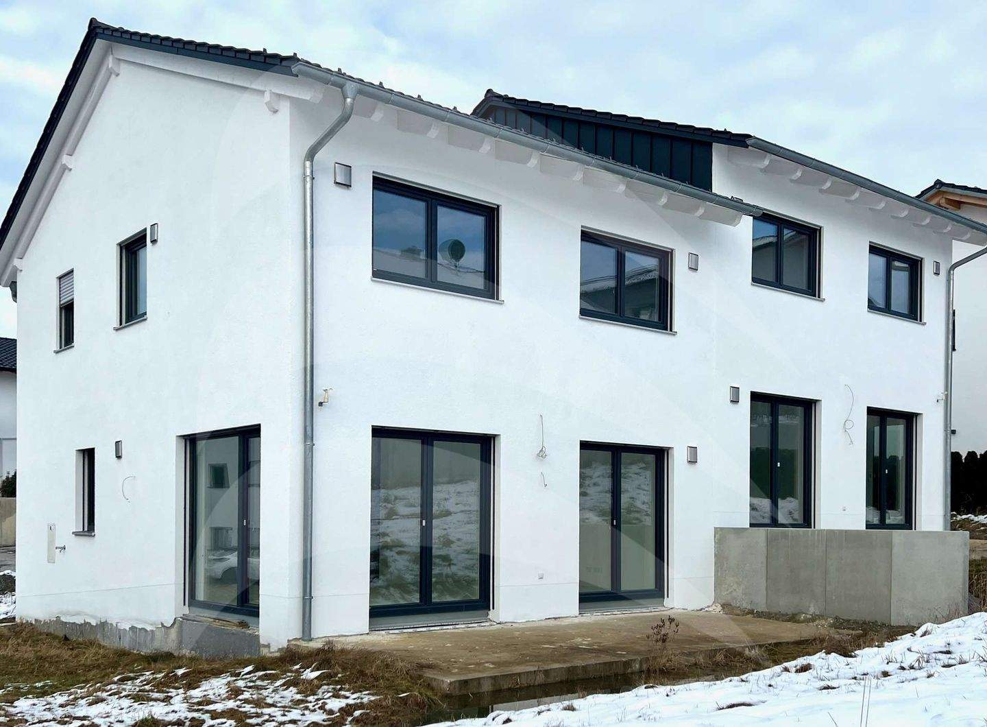 Immobilie in Windorf - KfW55-Neubau: Moderne, lichtdurchflutete Doppelhaushälfte mit Südgarten - Bild 1