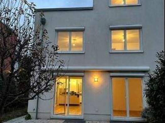 Doppelhaushälfte zur Miete 2.400 € 6 Zimmer 148 m² 239 m² Grundstück frei ab 01.04.2026 Innenstadt Erlangen 91052