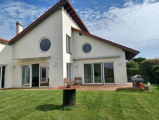 Haus zur Miete 2.500 € 9 Zimmer 280 m² 1.697 m² Grundstück frei ab sofort Wallhausen 06528