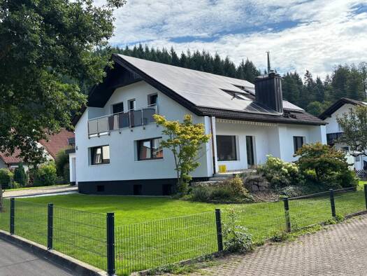 Einfamilienhaus zur Miete 1.900 € 6 Zimmer 170 m² 917 m² Grundstück frei ab sofort Zweierweg 6 Hausen im Wiesental 79688