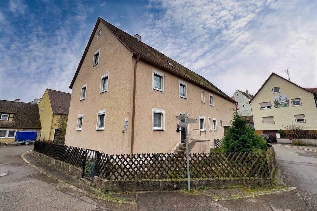 Mehrfamilienhaus zum Kauf 230.000 € 8 Zimmer 170 m²<br/>Wohnfläche 478 m²<br/>Grundstück Weinberg Aurach 91589