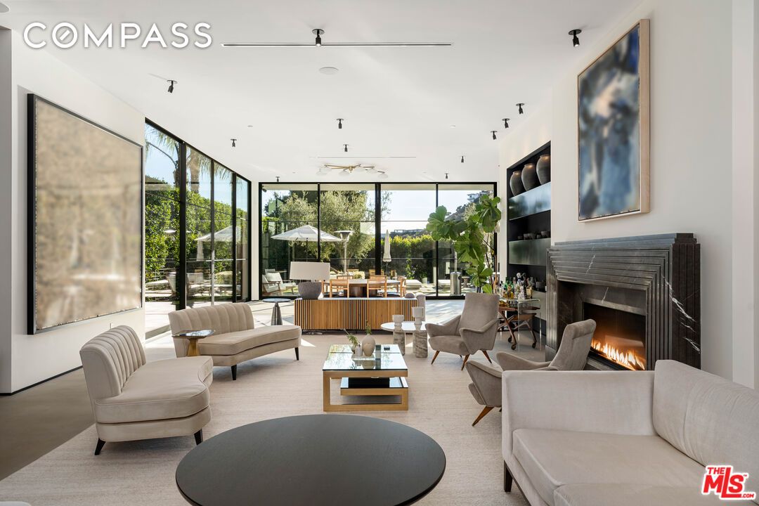 Einfamilienhaus zum Kauf 8.312.438 € 4 Zimmer 478,9 m²<br/>Wohnfläche 1731 Rising Glen Rd Los Angeles 90069