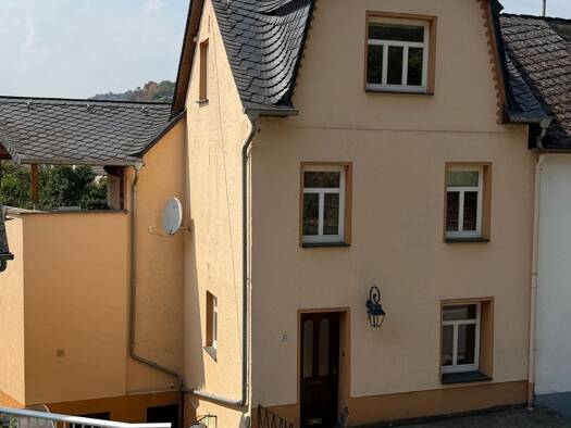 Reihenhaus zur Miete 750 € 5 Zimmer 100 m² 325 m² Grundstück frei ab 01.10.2026 Rhein-Mosel-Straße 22 Brodenbach 56332