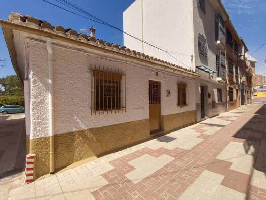 Villa zum Kauf 167.000 € 3 Zimmer 72 m² 85 m² Grundstück Sargento Piris 10 Granada 18013