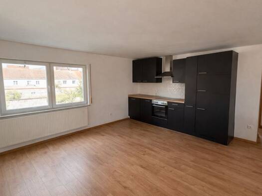 Wohnung zur Miete 420 € 2,5 Zimmer 69 m² Geschoss 1/3 frei ab 01.06.2026 Oschatz 04758