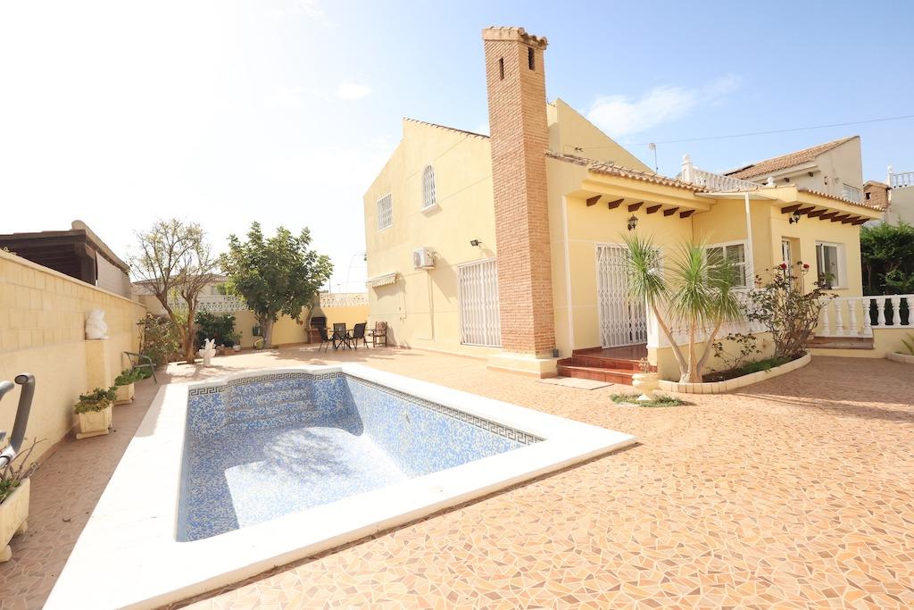 Villa zum Kauf 650.000 € 4 Zimmer 172 m²<br/>Wohnfläche 467 m²<br/>Grundstück Playa Flamenca 03189