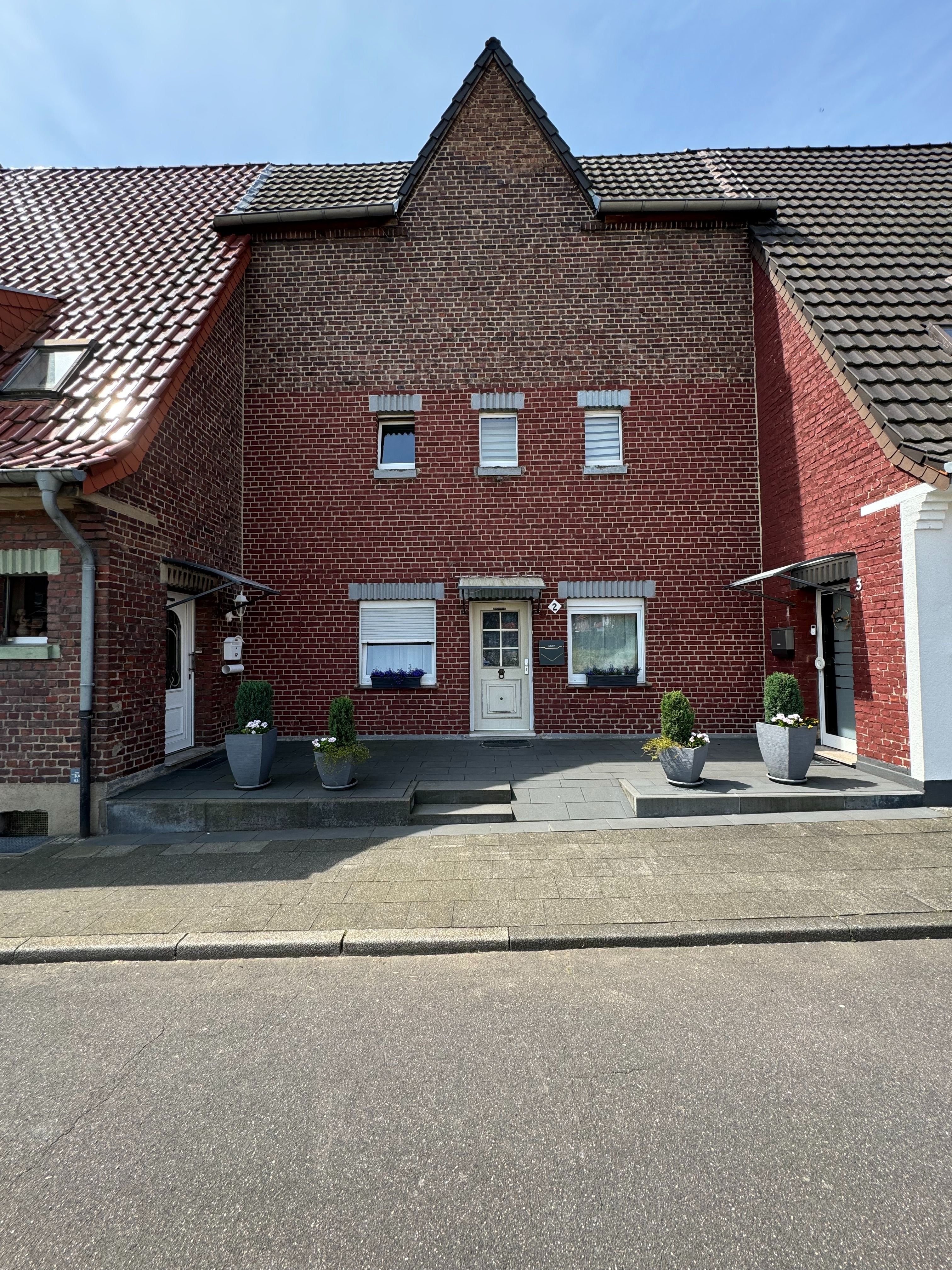 Einfamilienhaus zum Kauf 225.000 € 6 Zimmer 115 m²<br/>Wohnfläche 255 m²<br/>Grundstück Hückelhoven Hückelhoven 41836