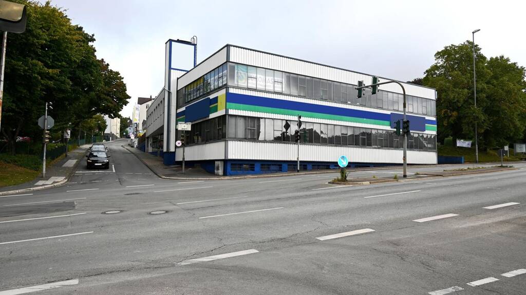 Lagerhalle zur Miete 2.568 m² Lagerfläche teilbar ab 500 m² Innen Remscheid 42853