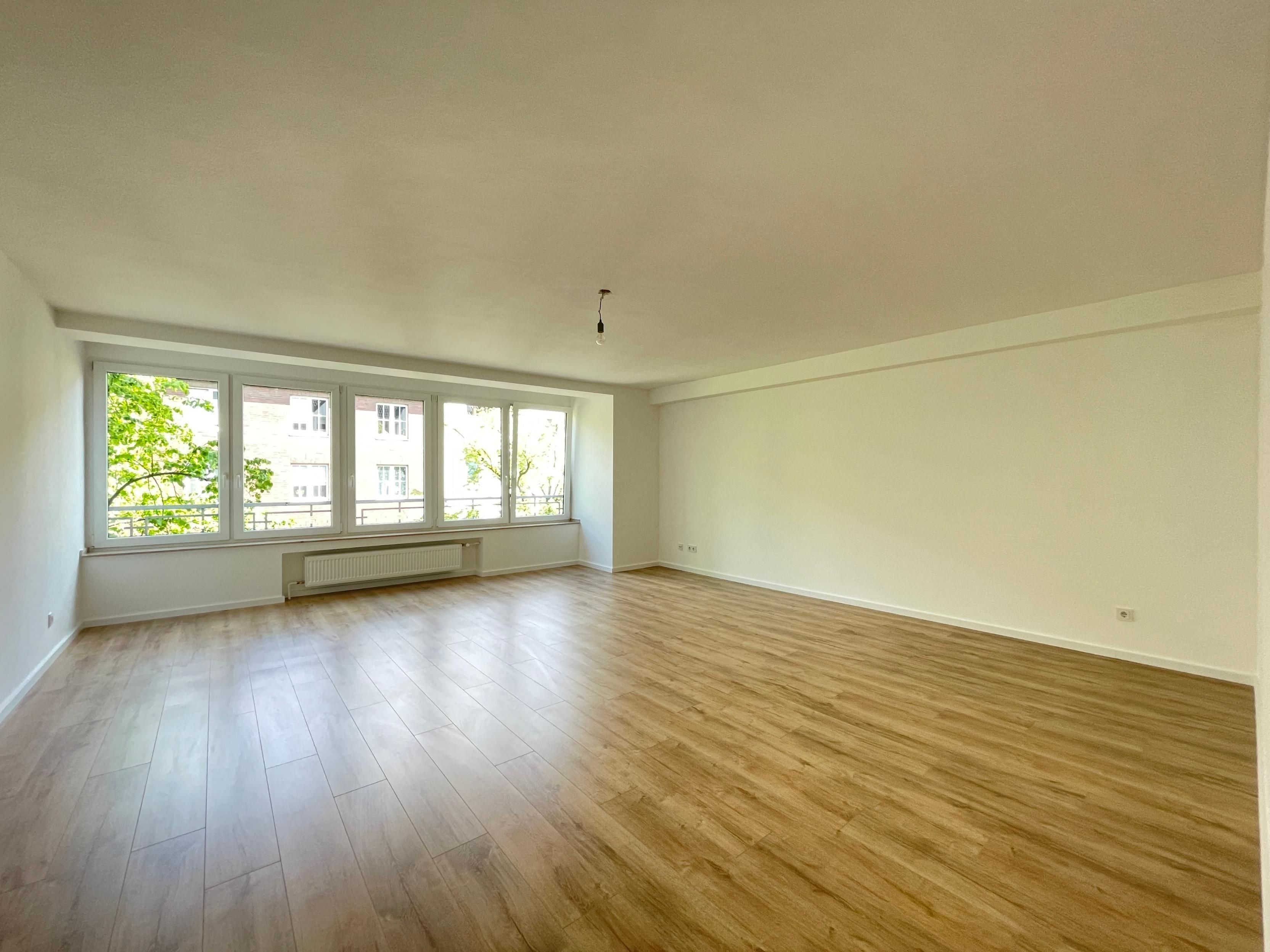 Wohnung zur Miete 915 € 2 Zimmer 83 m²<br/>Wohnfläche 1.<br/>Geschoss ab sofort<br/>Verfügbarkeit Dreikönigenviertel Neuss 41464