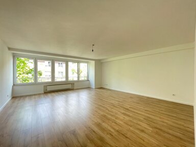 Wohnung zur Miete 915 € 2 Zimmer 83 m² 1. Geschoss frei ab sofort Dreikönigenviertel Neuss 41464