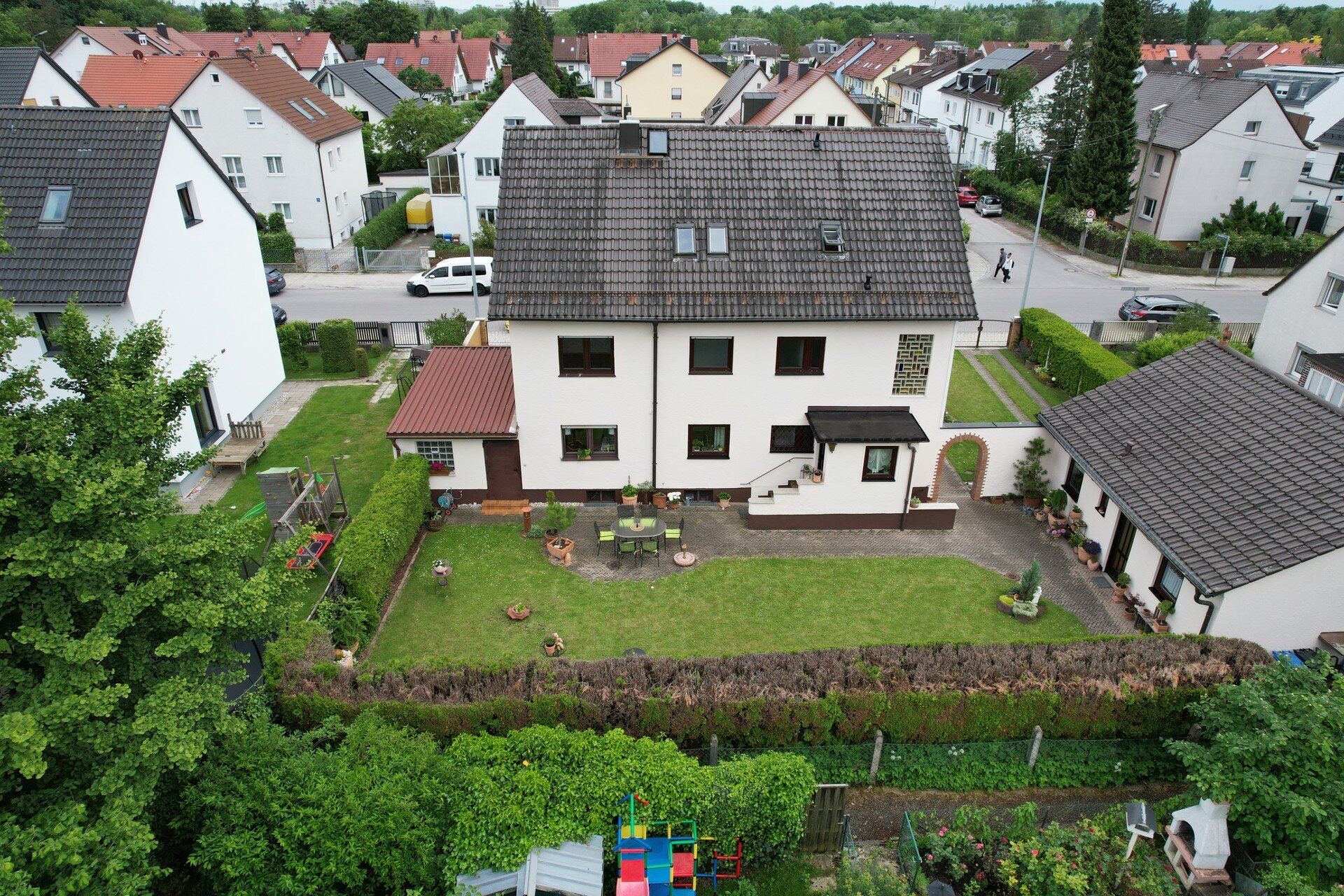 Mehrfamilienhaus zum Kauf 1.590.000 € 8 Zimmer 229 m²<br/>Wohnfläche 579 m²<br/>Grundstück Lerchenau West München 80995