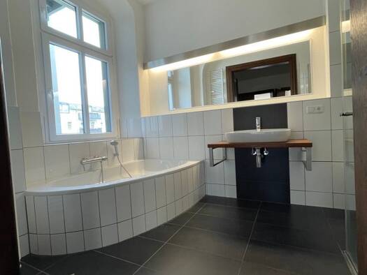 Wohnung zur Miete 975 € 3 Zimmer 130 m² Geschoss 2/4 frei ab sofort Innenstadt Gera 07545