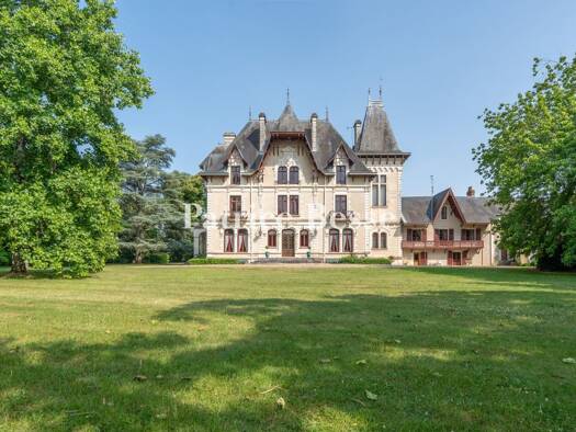 Schloss zum Kauf 1.975.000 € 20 Zimmer 900 m² 1.404.419 m² Grundstück Availles-en-Châtellerault 86530