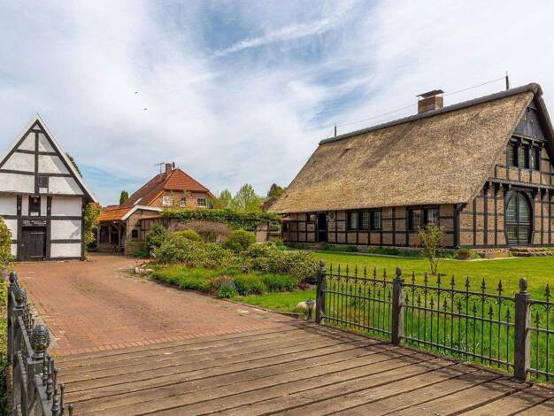 Bauernhaus zum Kauf provisionsfrei 695.000 € 6 Zimmer 222 m² 1.650 m² Grundstück Friesoythe 26169