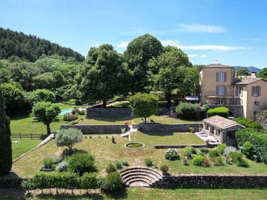 Einfamilienhaus zum Kauf 1.390.000 € 12 Zimmer 368,2 m² 35.886 m² Grundstück UZES 30700