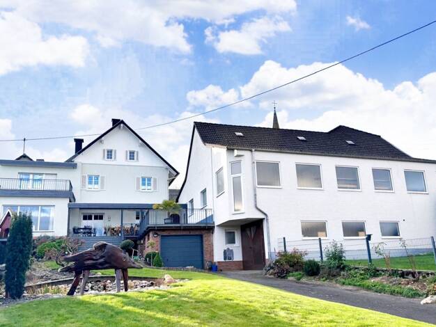 Haus zum Kauf 9 Zimmer 300 m² 917 m² Grundstück Hoffeld 53534