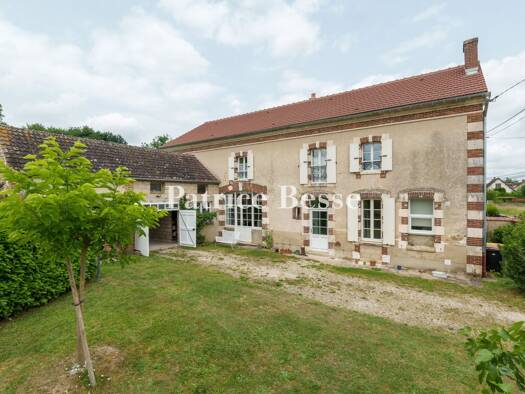 Reihenmittelhaus zum Kauf 450.000 € 8 Zimmer 300 m² 6.838 m² Grundstück Saint Germain-Hôtel de Ville-Saint Pierre Auxerre 89000