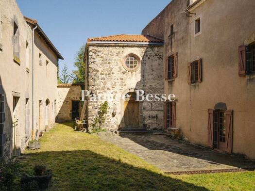 Reihenmittelhaus zum Kauf 260.000 € 176 m² 3.268 m² Grundstück Issoire 63500