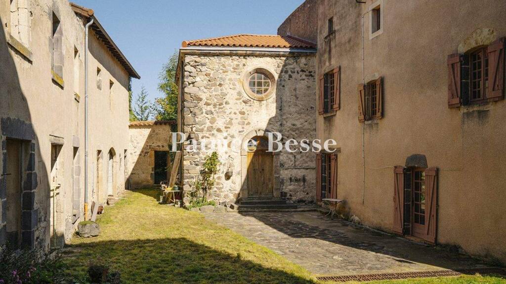 Reihenmittelhaus zum Kauf 260.000 € 176 m² 3.268 m² Grundstück Issoire 63500