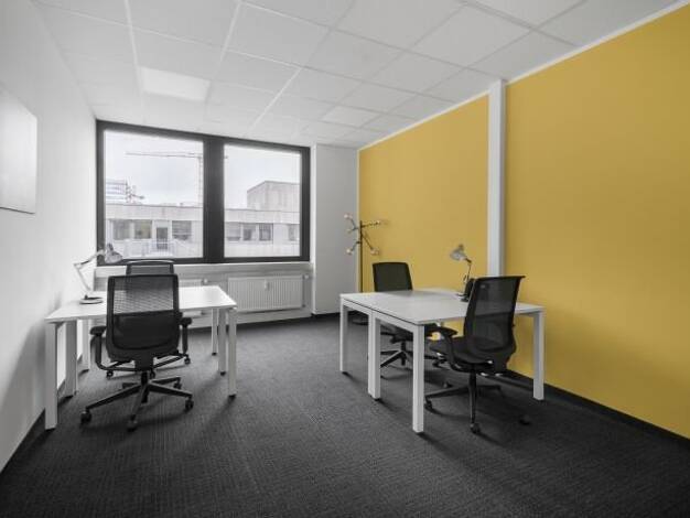 Büro zur Miete 679 € 60 m² Bürofläche teilbar von 15 m² bis 60 m² Carl Zeiss Ring 15a Ismaning 85737