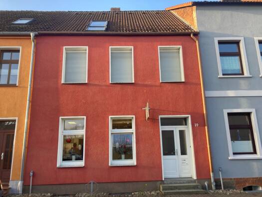 Reihenmittelhaus zum Kauf 95.000 € 7 Zimmer 142 m² 178 m² Grundstück Malchin 17139